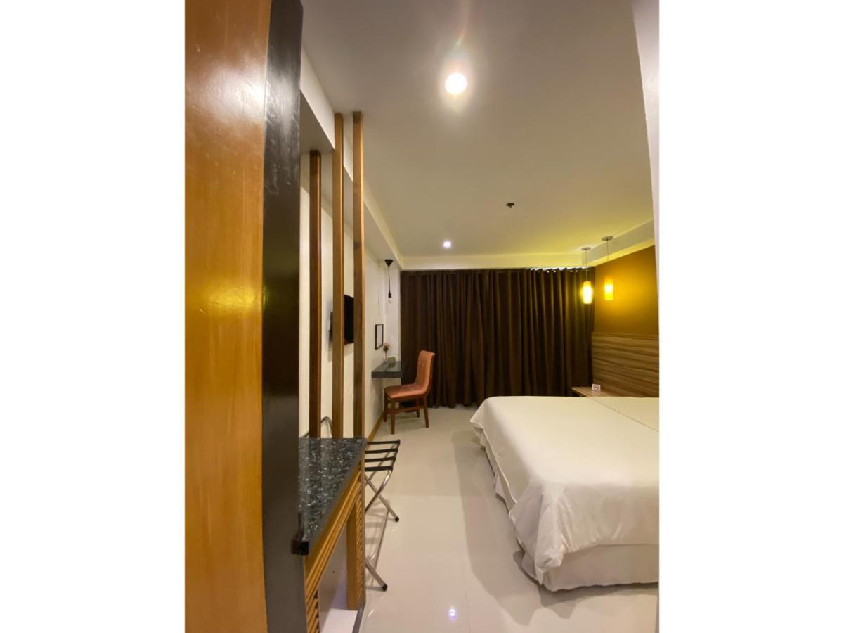 Capital O 820 Guijo Suites Makati Manila Zewnętrze zdjęcie